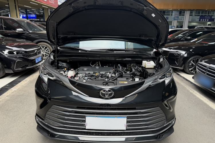 Used Toyota SIENNA 2024 2.5L Hybrid Luxury Edition Engine Bay