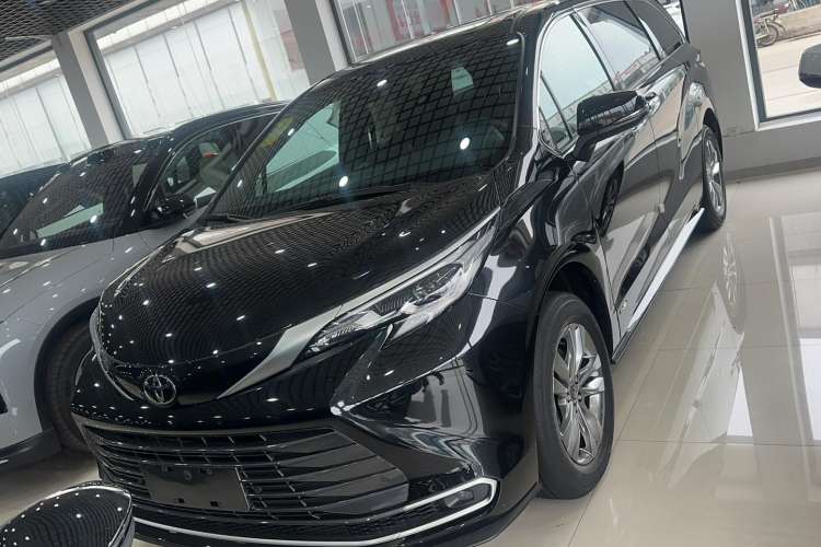 Used Toyota SIENNA 2024 2.5L Hybrid Four-Wheel Drive Luxury Edition Exterior 1