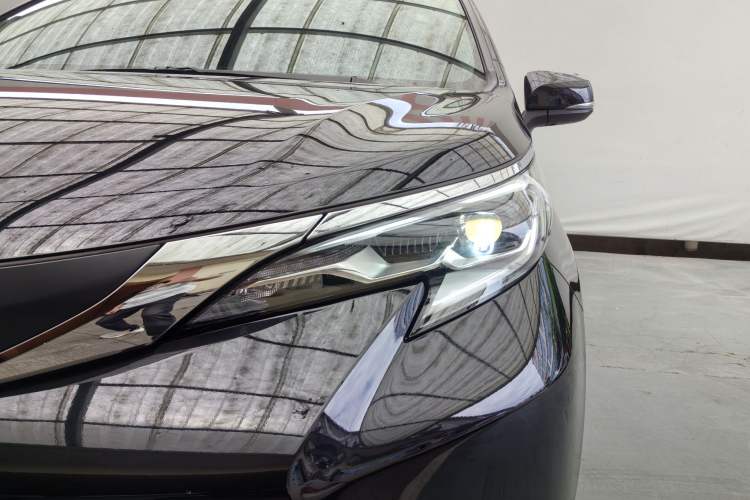 Used Toyota SIENNA 2024 2.5L Hybrid Comfort Edition Exterior 2