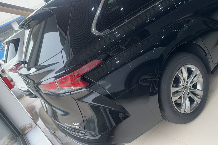 Used Toyota SIENNA 2024 2.5L Hybrid Four-Wheel Drive Luxury Edition Exterior 3