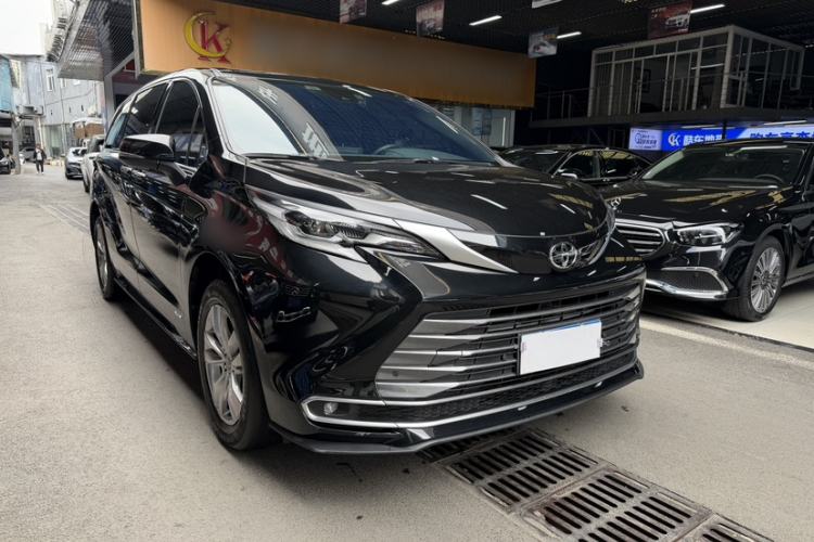 Used Toyota SIENNA 2024 2.5L Hybrid Luxury Edition Exterior 3