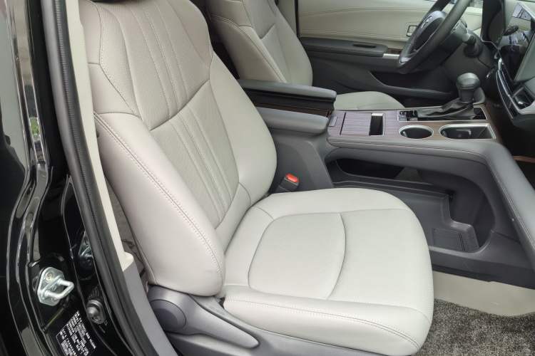 Used Toyota SIENNA 2024 2.5L Hybrid Comfort Edition Exterior 4