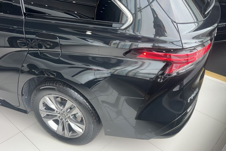 Used Toyota SIENNA 2024 2.5L Hybrid Four-Wheel Drive Prestige Edition Exterior 4