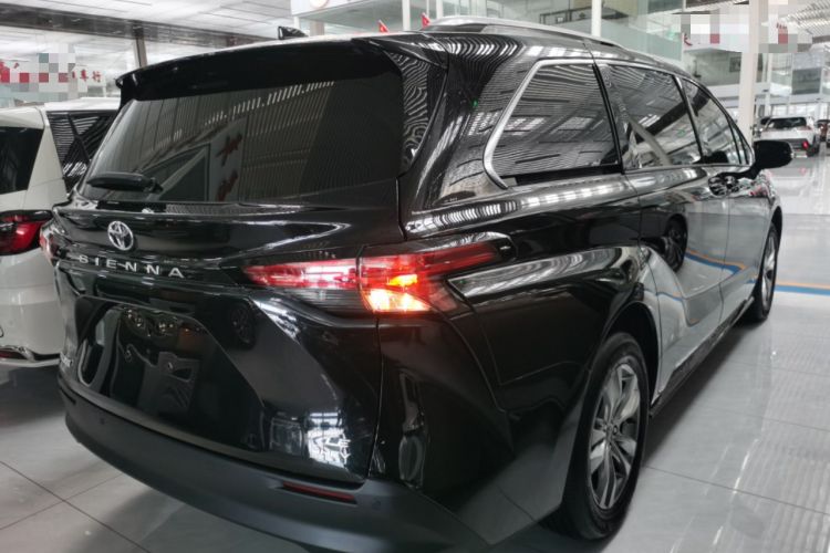 Used Toyota SIENNA 2024 2.5L Hybrid Comfort Edition Exterior 5