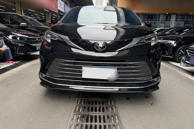 Used Toyota SIENNA 2024 2.5L Hybrid Luxury Edition Exterior 5