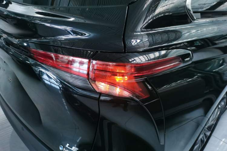 Used Toyota SIENNA 2024 2.5L Hybrid Comfort Edition Exterior 6