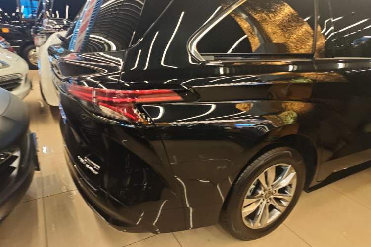 Used Toyota SIENNA 2024 2.5L Hybrid Four-Wheel Drive Prestige Edition Exterior 6