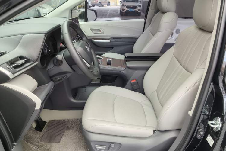 Used Toyota SIENNA 2024 2.5L Hybrid Comfort Edition Exterior 7