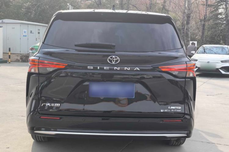 Used Toyota SIENNA 2024 2.5L Hybrid Four-Wheel Drive Prestige Edition Exterior 8