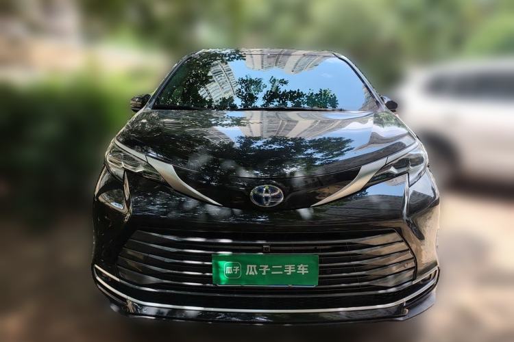 Used Toyota SIENNA 2024 2.5L Hybrid Luxury Edition Front