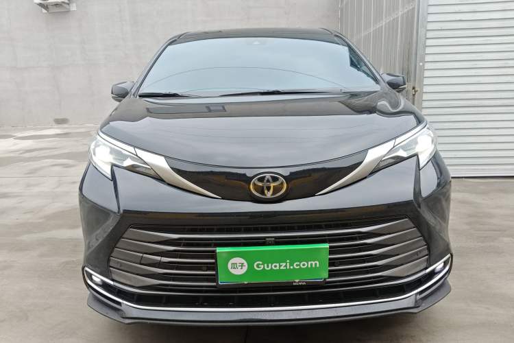 Used Toyota SIENNA 2024 2.5L Hybrid Luxury Edition Front