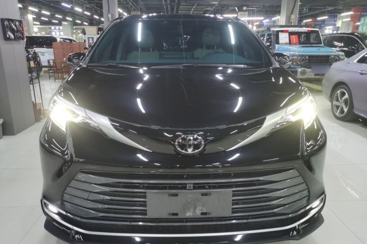 Used Toyota SIENNA 2024 2.5L Hybrid Four-Wheel Drive Prestige Edition Front