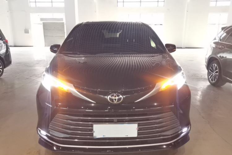 Used Toyota SIENNA 2024 2.5L Hybrid Four-Wheel Drive Prestige Edition Front