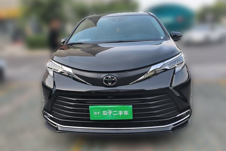 Used Toyota SIENNA 2024 2.5L Hybrid Comfort Edition Front