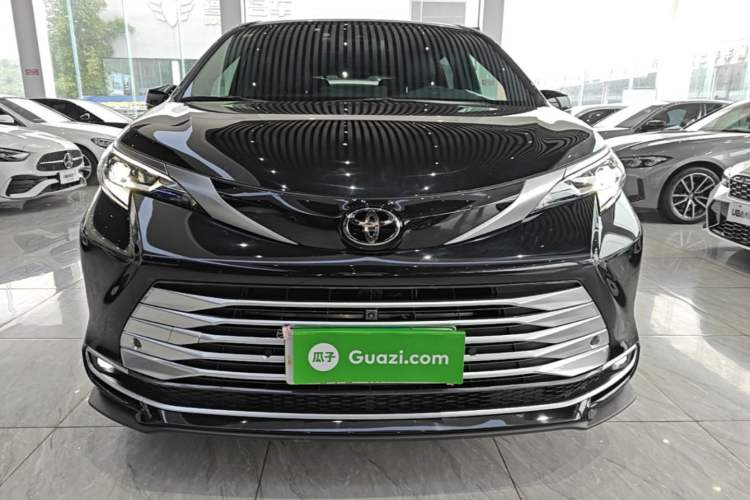 Used Toyota SIENNA 2024 2.5L Hybrid Platinum Edition Front