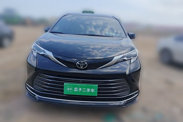 Used Toyota SIENNA 2024 2.5L Hybrid Luxury Edition Front