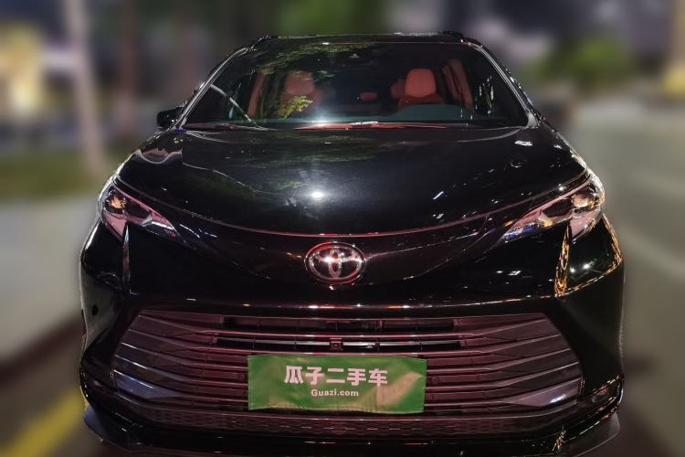 Used Toyota SIENNA 2024 2.5L Hybrid Luxury Edition Front