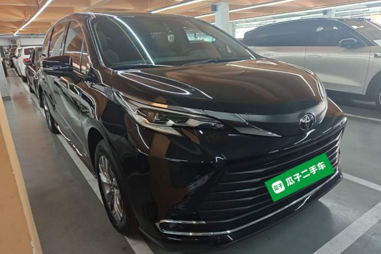 Used Toyota SIENNA 2024 2.5L Hybrid Comfort Edition Front Right 45 Deg