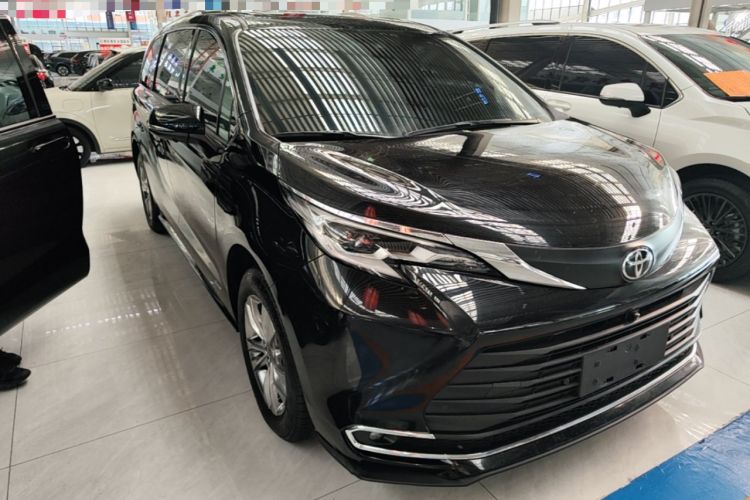Used Toyota SIENNA 2024 2.5L Hybrid Comfort Edition Front Right 45 Deg