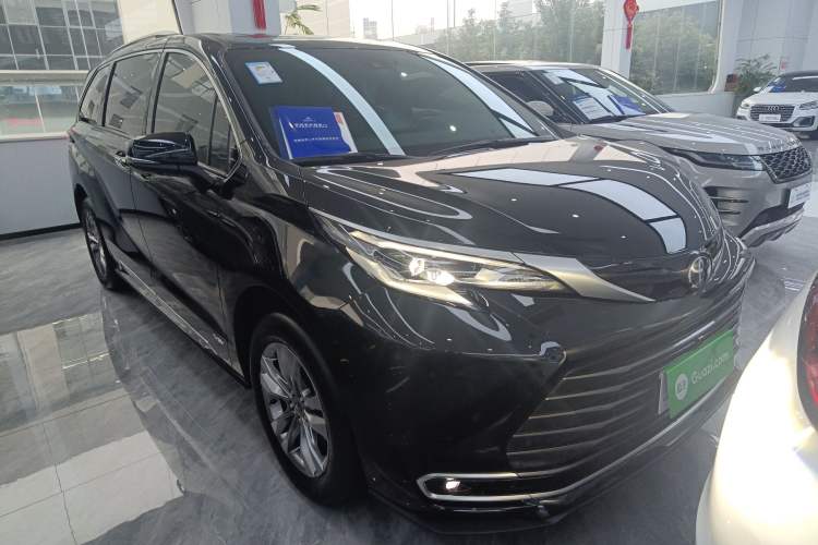 Used Toyota SIENNA 2024 2.5L Hybrid Four-Wheel Drive Prestige Edition Front Right 45 Deg