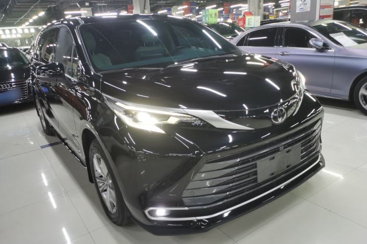 Used Toyota SIENNA 2024 2.5L Hybrid Four-Wheel Drive Prestige Edition Front Right 45 Deg