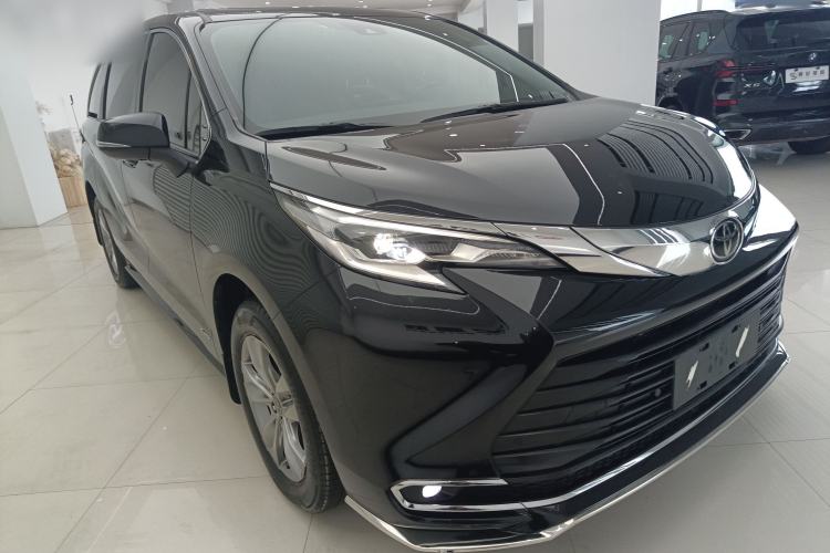 Used Toyota SIENNA 2024 2.5L Hybrid Comfort Edition Front Right 45 Deg