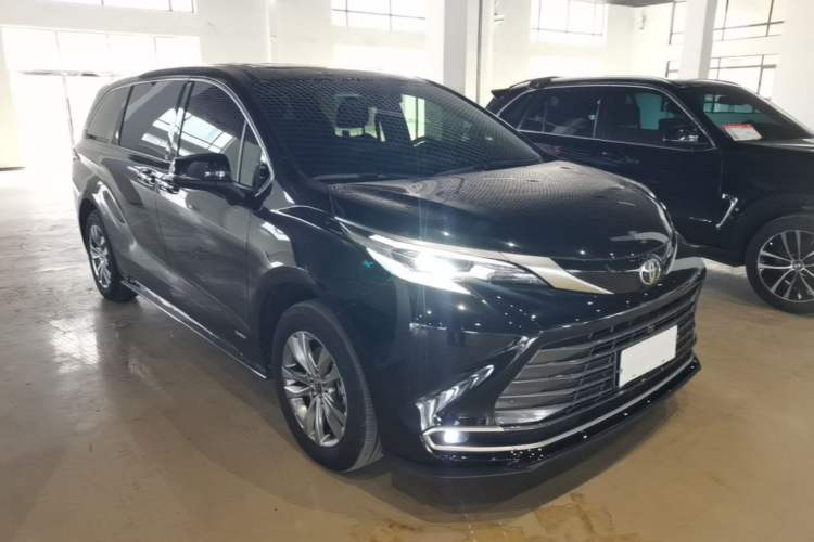 Used Toyota SIENNA 2024 2.5L Hybrid Four-Wheel Drive Prestige Edition Front Right 45 Deg