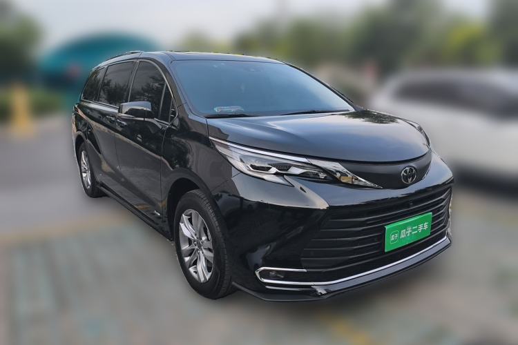 Used Toyota SIENNA 2024 2.5L Hybrid Comfort Edition Front Right 45 Deg
