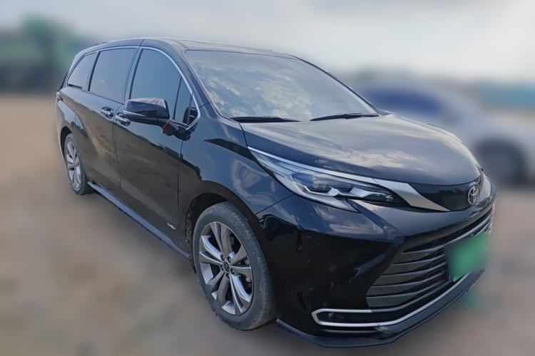 Used Toyota SIENNA 2024 2.5L Hybrid Luxury Edition Front Right 45 Deg