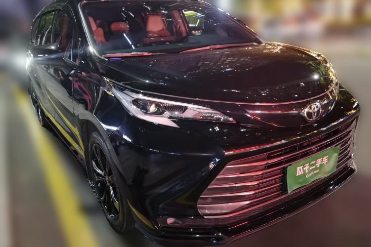 Used Toyota SIENNA 2024 2.5L Hybrid Luxury Edition Front Right 45 Deg