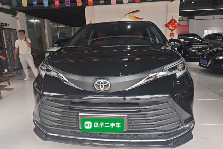 Used Toyota SIENNA 2024 2.5L Hybrid Luxury Edition Front
