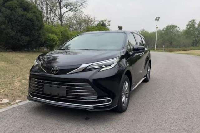 Used Toyota SIENNA 2024 2.5L Hybrid Four-Wheel Drive Luxury Edition