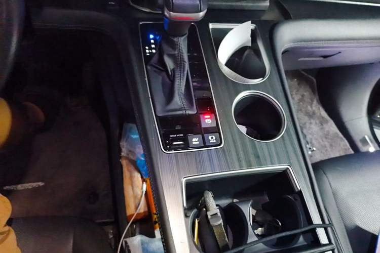 Used Toyota SIENNA 2024 2.5L Hybrid Four-Wheel Drive Prestige Edition Gear Lever