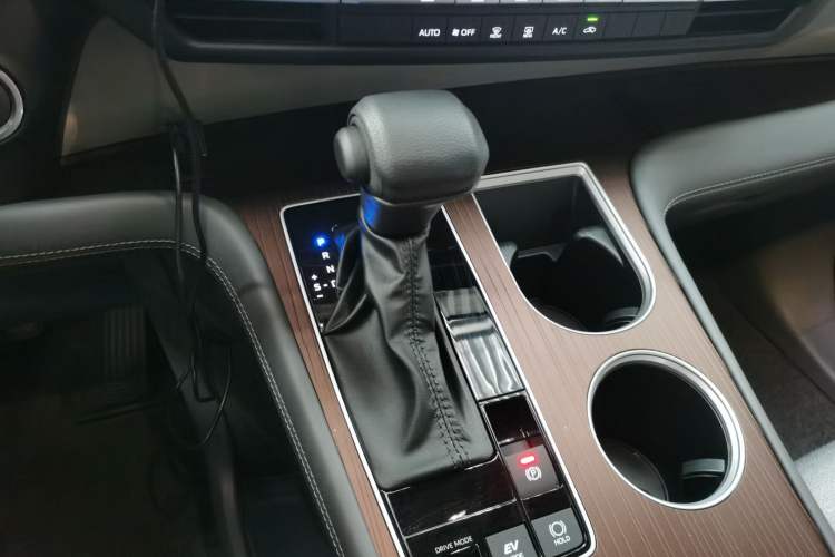 Used Toyota SIENNA 2024 2.5L Hybrid Comfort Edition Gear Lever