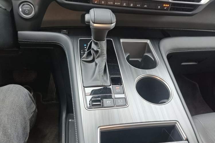 Used Toyota SIENNA 2024 2.5L Hybrid Luxury Edition Gear Lever
