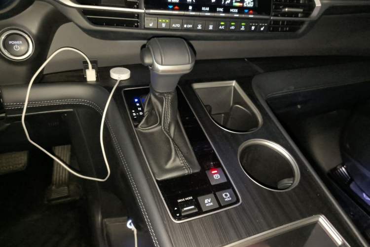 Used Toyota SIENNA 2024 2.5L Hybrid Platinum Edition Gear Lever