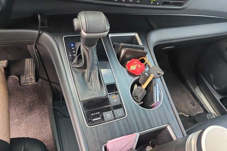 Used Toyota SIENNA 2024 2.5L Hybrid Luxury Edition Gear Lever