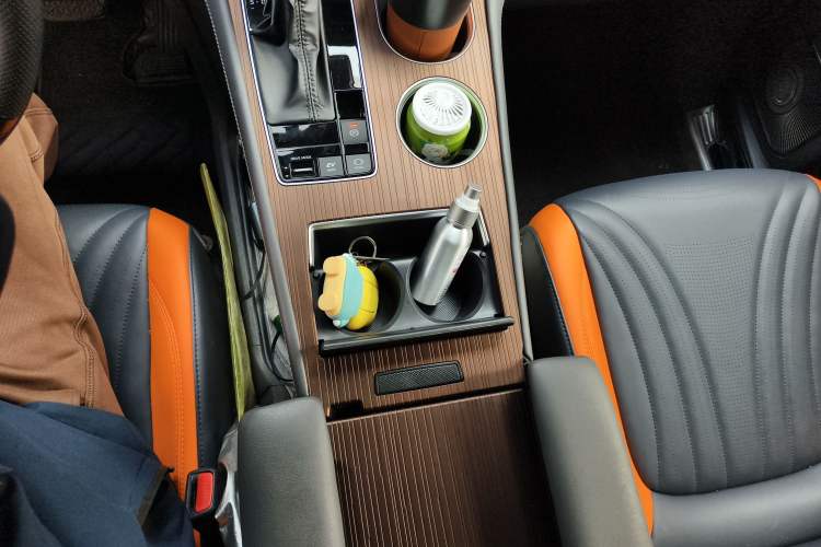 Used Toyota SIENNA 2024 2.5L Hybrid Comfort Edition Gear Lever