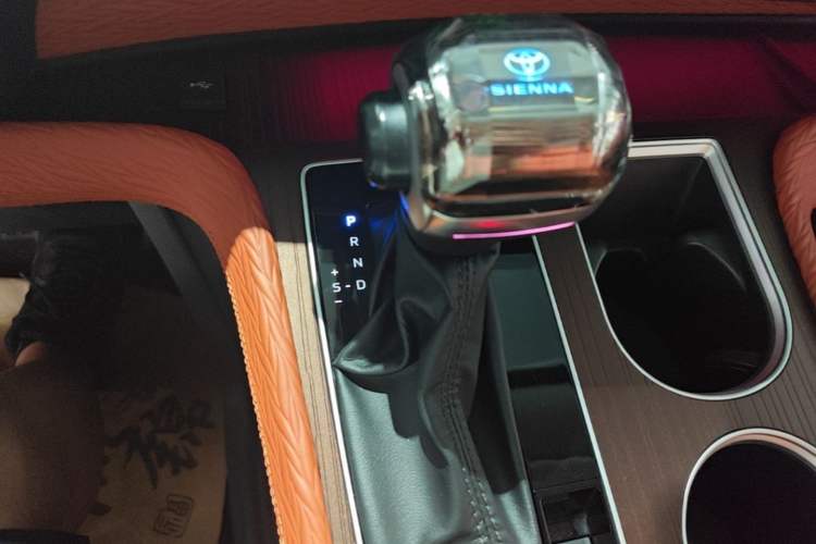 Used Toyota SIENNA 2024 2.5L Hybrid Luxury Edition Gear Lever