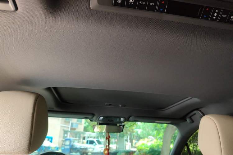 Used Toyota SIENNA 2024 2.5L Hybrid Luxury Edition Headliner