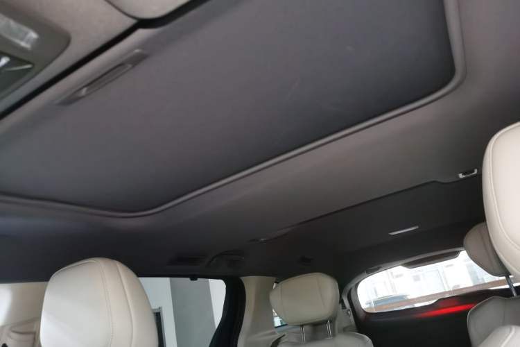 Used Toyota SIENNA 2024 2.5L Hybrid Four-Wheel Drive Prestige Edition Headliner