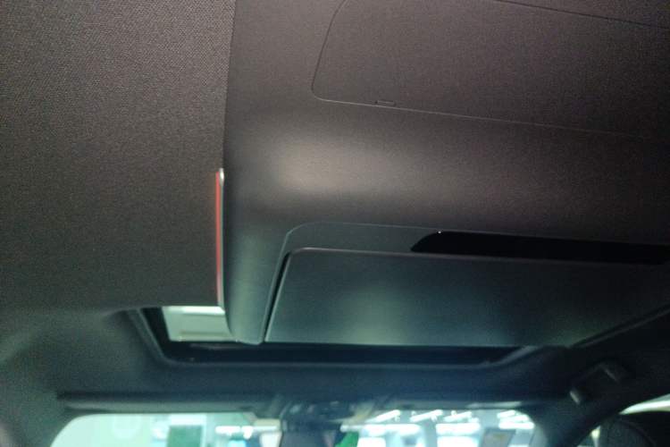 Used Toyota SIENNA 2024 2.5L Hybrid Four-Wheel Drive Prestige Edition Headliner