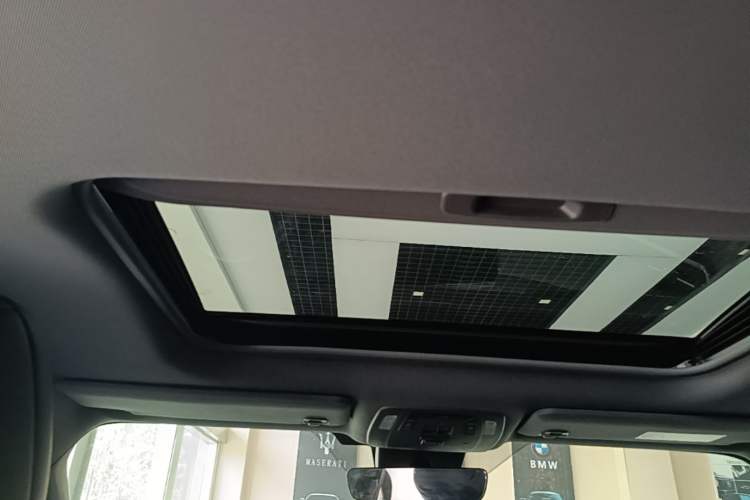 Used Toyota SIENNA 2024 2.5L Hybrid Four-Wheel Drive Prestige Edition Headliner