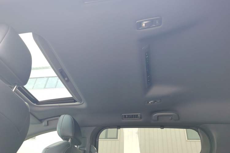 Used Toyota SIENNA 2024 2.5L Hybrid Four-Wheel Drive Prestige Edition Headliner