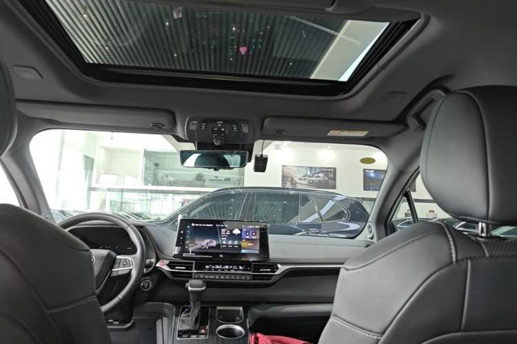 Used Toyota SIENNA 2024 2.5L Hybrid Platinum Edition Headliner
