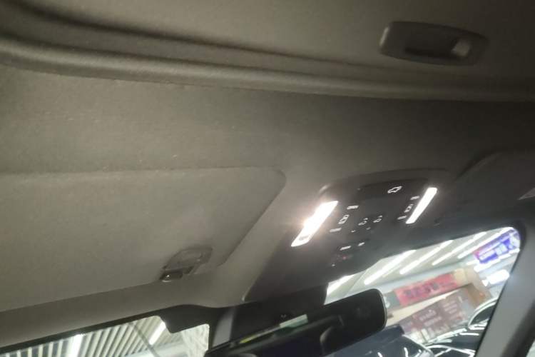 Used Toyota SIENNA 2024 2.5L Hybrid Four-Wheel Drive Luxury Edition Headliner