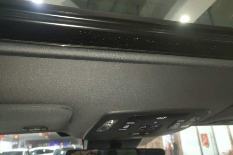 Used Toyota SIENNA 2024 2.5L Hybrid Four-Wheel Drive Prestige Edition Headliner
