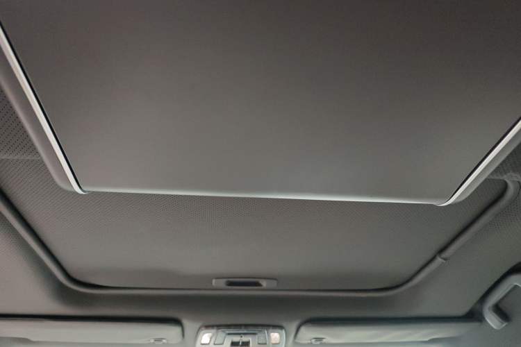 Used Toyota SIENNA 2024 2.5L Hybrid Four-Wheel Drive Prestige Edition Headliner