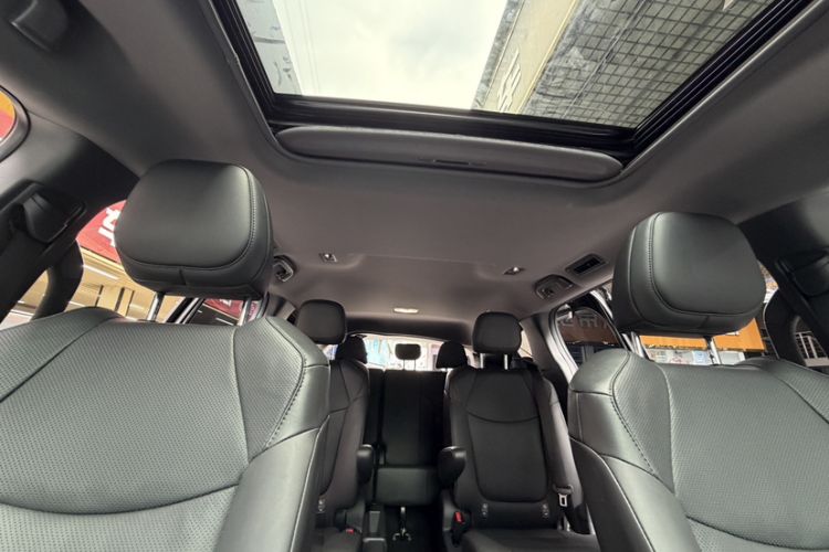 Used Toyota SIENNA 2024 2.5L Hybrid Luxury Edition Headliner