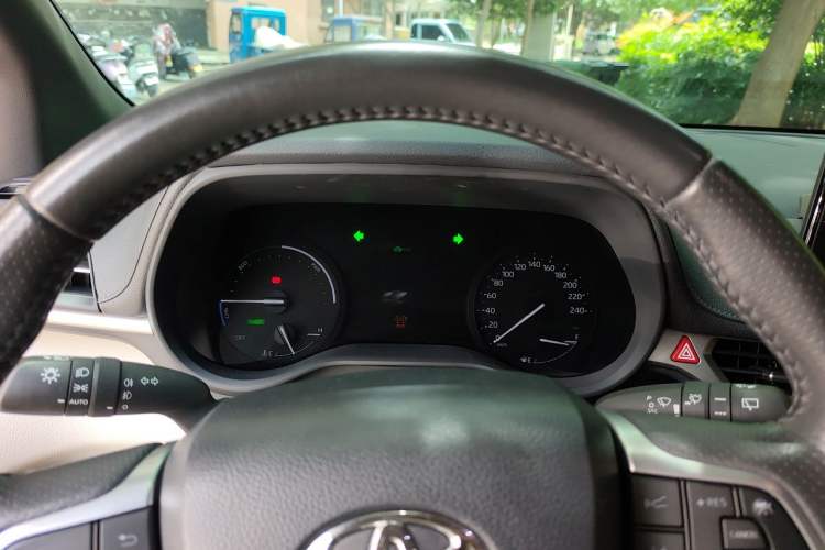 Used Toyota SIENNA 2024 2.5L Hybrid Luxury Edition Instrument Cluster